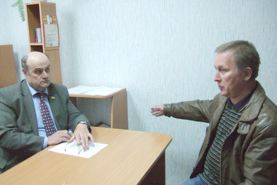 Ю.М. Кислов - депутат Государственного Совета Чувашской Республики, член депутатской фракции «Единая Россия» в городе Шумерле провел прием граждан по личным вопросам